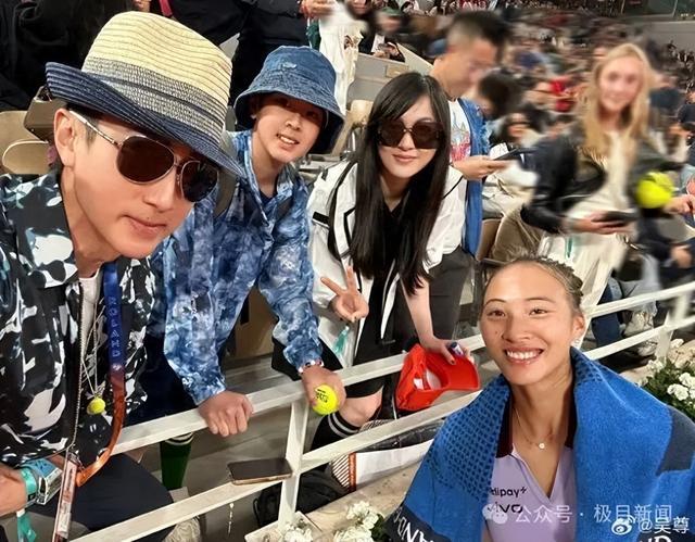 合照还被央视拍到了吴尊晒与郑钦文法网(图2)